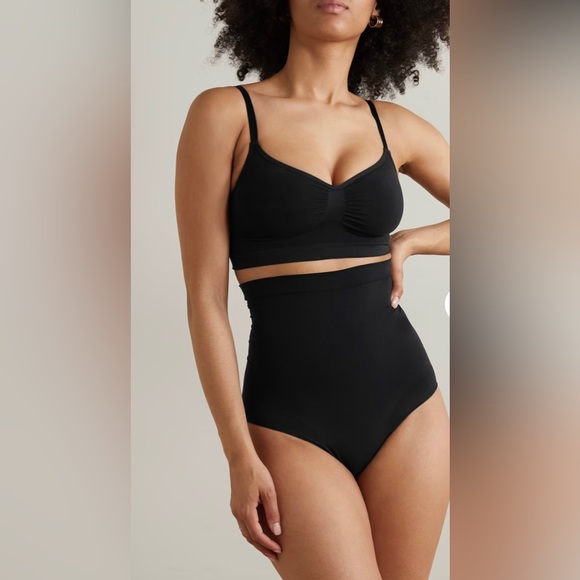 SKIMS NWOT Seamless Sculpt Bralette in Onyx - Picture 6 of 12